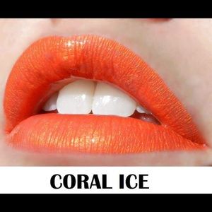 LipSense longlasting lipstick lasts 4-18 hours